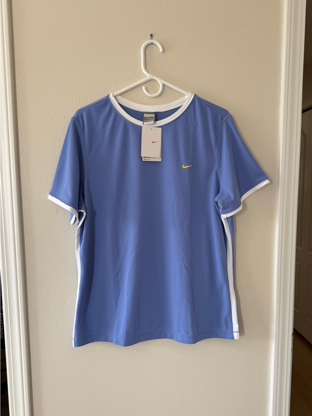 New Nike Fit Dry Women’s XL Light Blue Dri-FIT Crew with White Trim